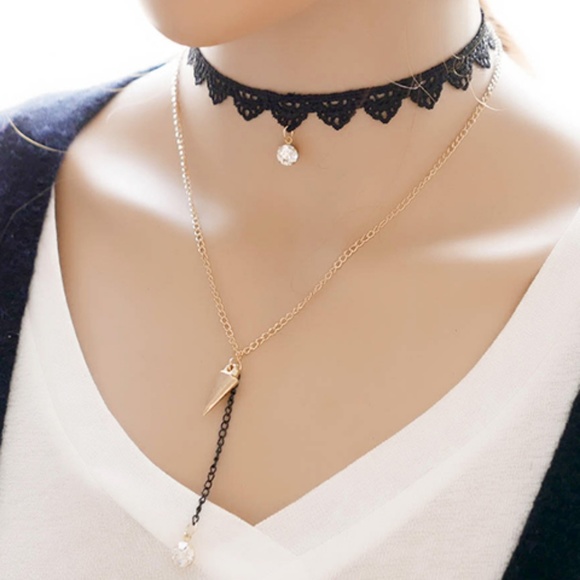 Graceful Layered Rhinestone Cone Choker Necklace - Picture 4 of 8